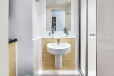 1 bed studio, Fulham Palace Road, Hammersmith, London, W69PA - Image 3